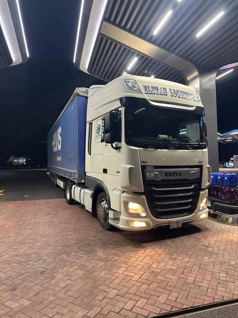 Truck with a curtain-sided semi-trailer