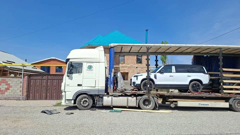 Electric vehicle in an Elstan Logistics semi-trailer